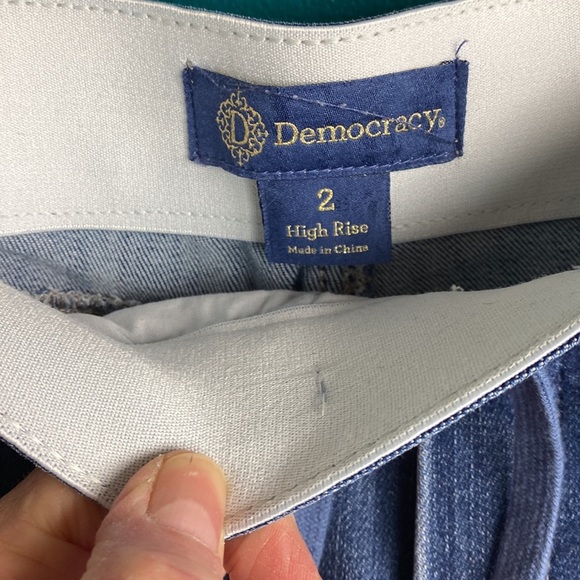 Democracy size 2, lightly distressed joggers more like a 4 - Picture 5 of 7
